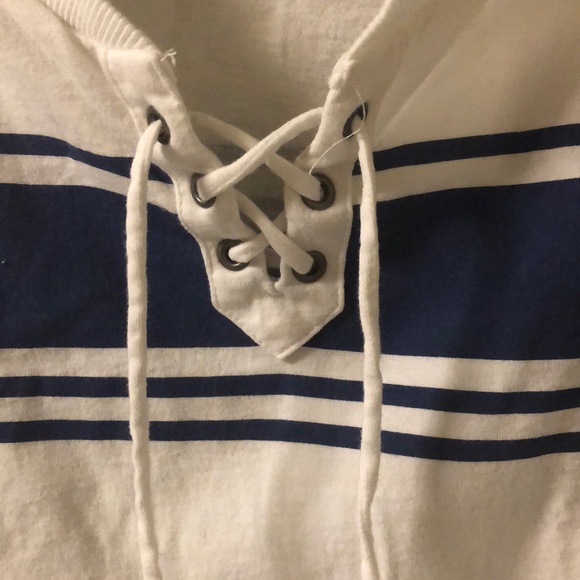 Hollister Tie-In-The-Front Long Sleeve - Picture 2 of 6